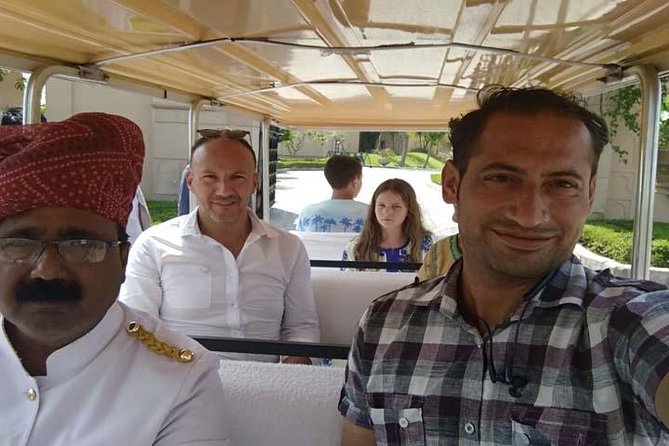 Luxury Taj Mahal Tour By Luxury Car From Delhi With 5 Star Lunch - A one-hour five-star lunch break