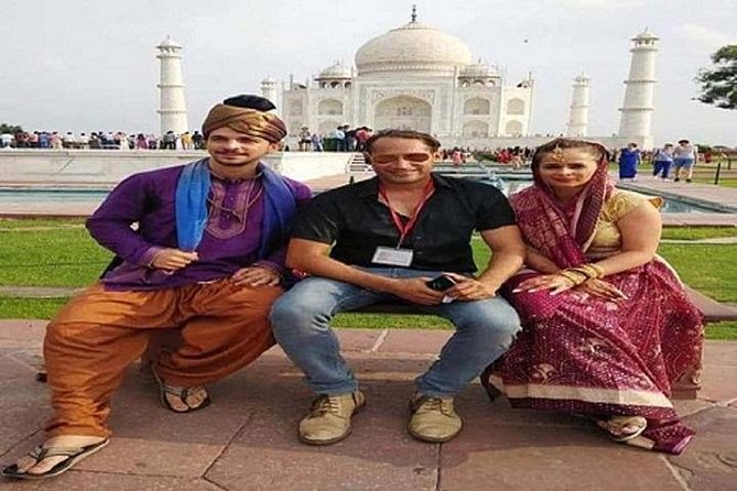 Luxury Taj Mahal Tour By Luxury Car From Delhi With 5 Star Lunch - The road to Agra in a private car
