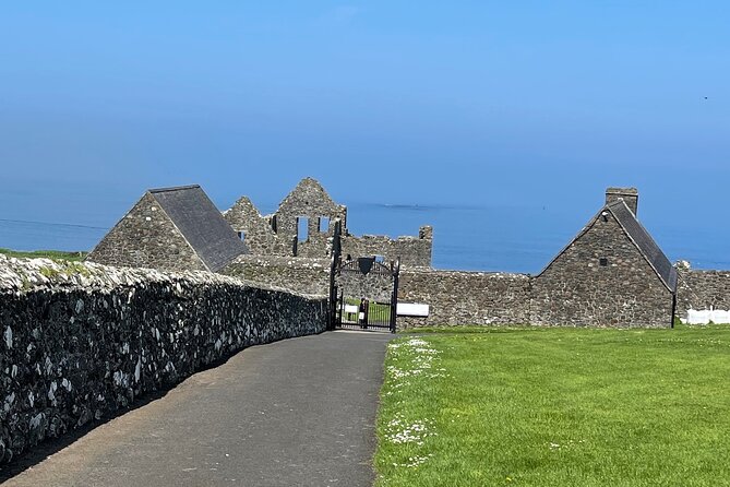 Luxury Tour of Giants Causeway from Belfast - Bushmills Distillery: choose photos or whiskey