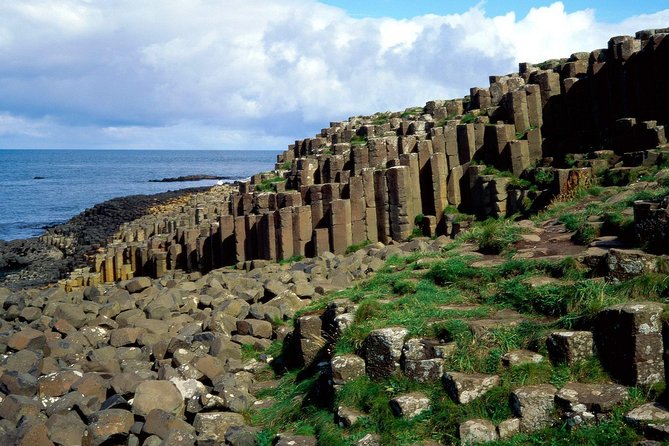 Luxury Tours Belfast. Full day Private Hire Tour for 2- 6 people - The Giant’s Causeway deserves your best hour