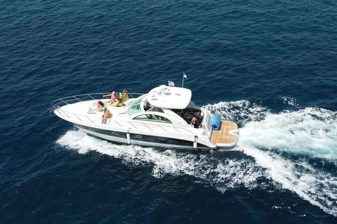 Luxury yacht for private tour EN Cabo San Lucas - A private yacht day built around Cabo’s landmark coast