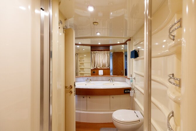 Luxury Yacht Private Rental from Dubai Marina - Three hours with Atlantis The Palm