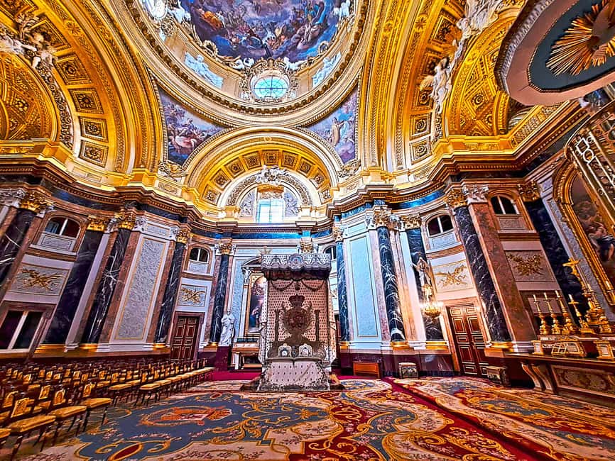 Madrid: VIP Private visit to Royal Palace and Prado Museum - Traveling by private vehicle to the Prado