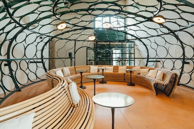 Maison Noilly Prat VIP tour, wine and vermouth tastings - How the Group Size Affects the Visit