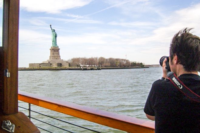 Manhattan: Statue and Skyline Cruise Aboard a Luxury Yacht - A useful look at the Brooklyn Bridge