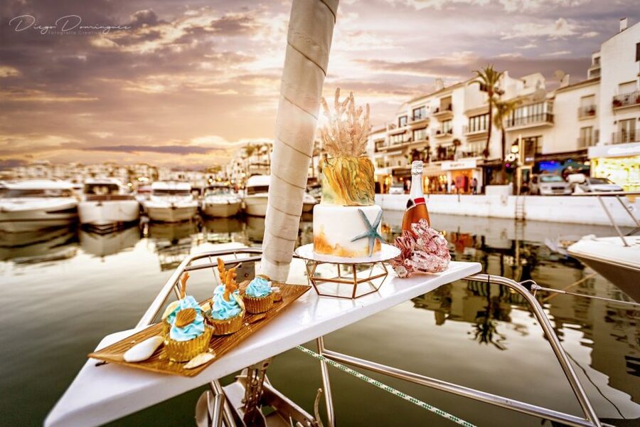 Marbella: Sunset Luxury Sailing Cruise in Puerto Banús - Sunset, sea breeze, and the return to port