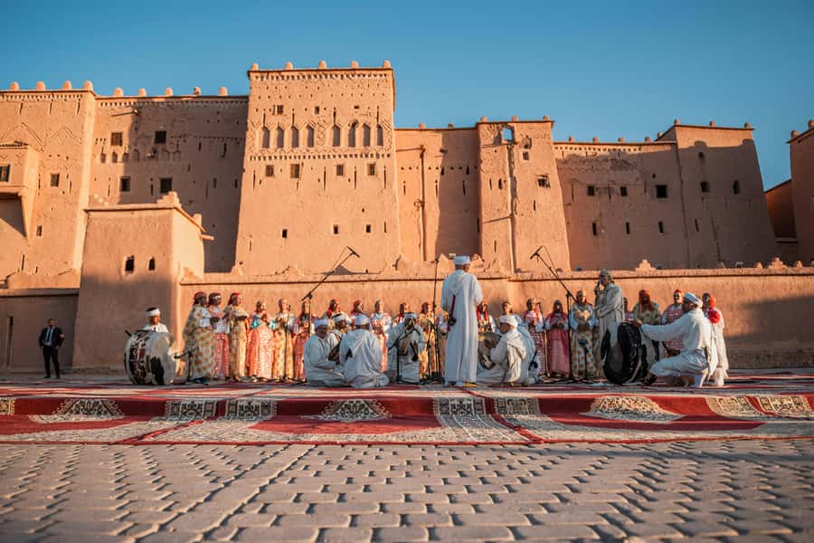 Marrakech: Luxury day trip to Ait benhaddou with a group - Walking into Ait Benhaddou