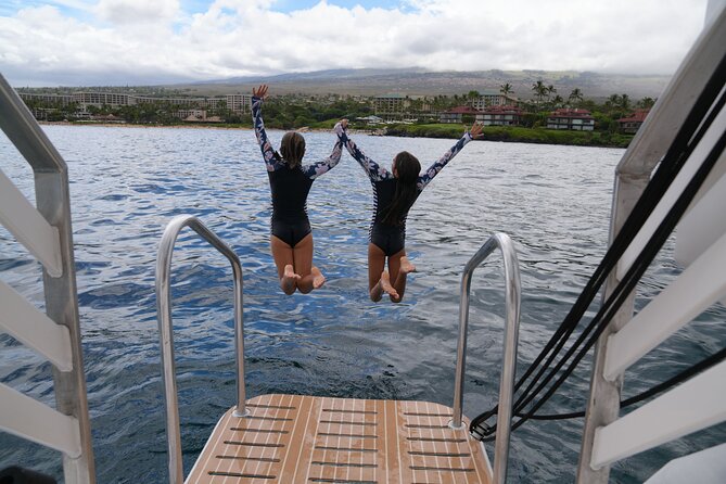 Maui: Molokini and Turtles Luxury Yacht Snorkel - Lunch from the onboard grill and drinks afterward