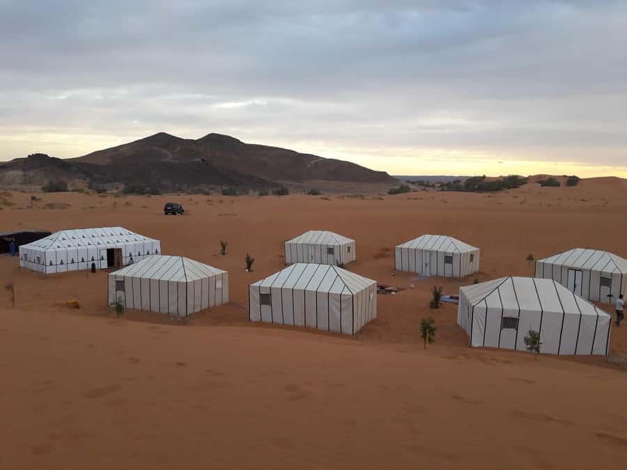 Merzouga: Overnight in Luxury camp with camels dinner - Sleeping under the Erg Chebbi sky
