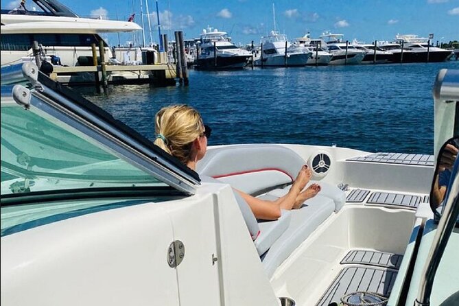 Miami Express Private Boat a 1- Hour Luxury Experience - Bringing music, drinks, and champagne