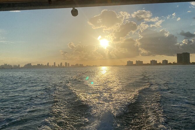 Miami Sightseeing Cruise on a Luxury Yacht - The island route and mansion spotting