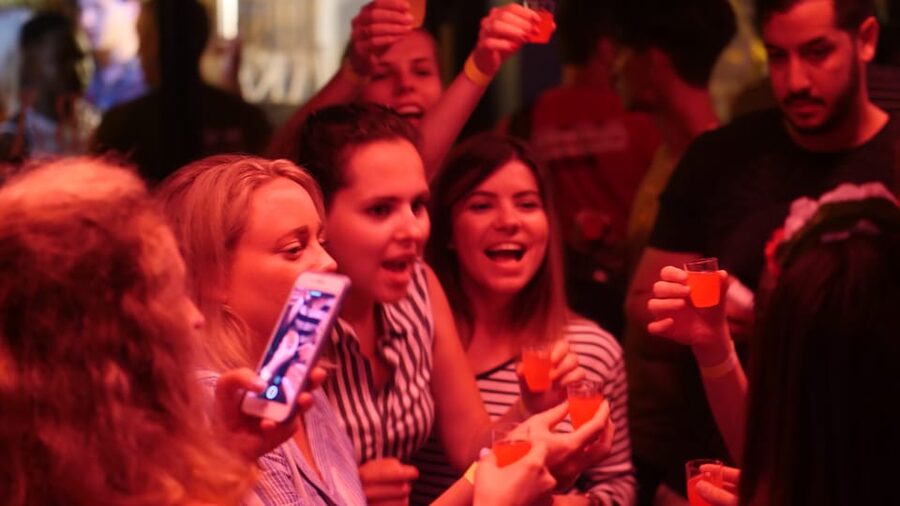 Milan: Ultimate Bar Crawl with Shots and VIP Club Access - A few practical ways to make it better