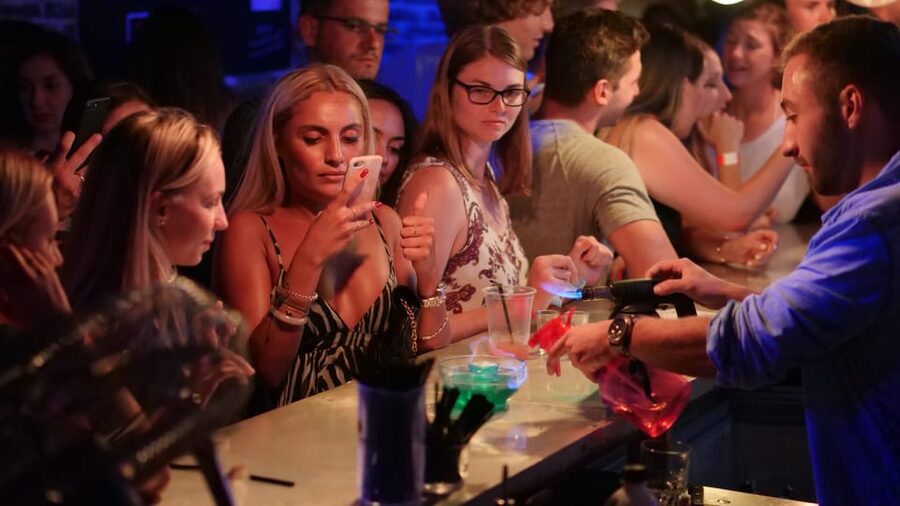 Milan: Ultimate Bar Crawl with Shots and VIP Club Access - Five hours on foot, with a late finish