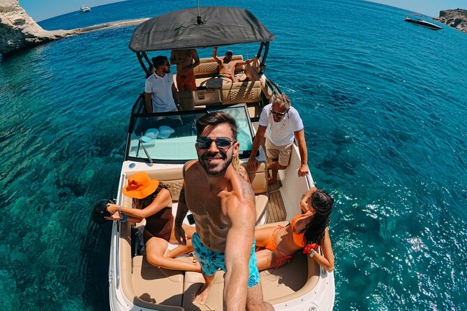 ❖ Milos: Luxury Private Cruise—Kleftiko Sarakiniko Poliegos - The crew and the value of a private group