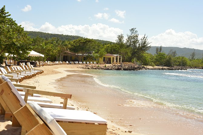 Montego Bay: Bamboo Beach Club VIP Access with Lunch & Cocktails - Arriving at the private beach club