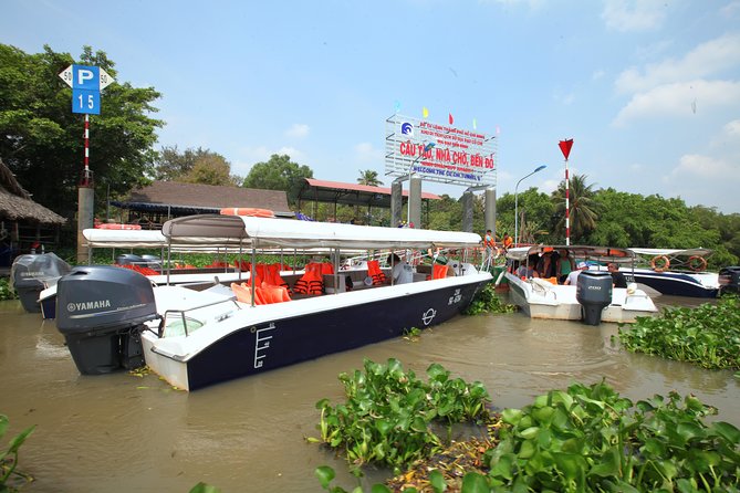 Morning CuChi Tunnels-Tapioca-Secret Traps Luxury Speedboat 2Ways - Entering the Cu Chi Tunnels site