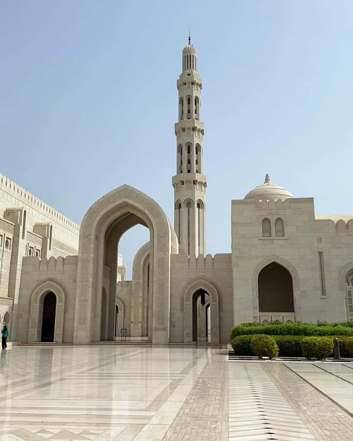 Muscat City Tour and life with Omani Guy ( luxury car). - Key points to know before booking