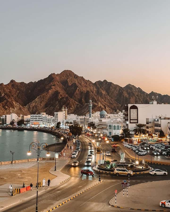 Muscat City Tour and life with Omani Guy ( luxury car). - What this Muscat tour feels like