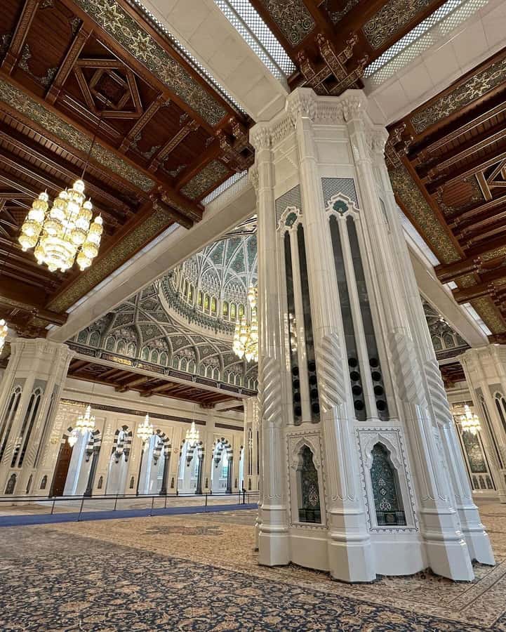 Muscat City Tour and life with Omani Guy ( luxury car). - Muttrah Souq brings back the old trading city
