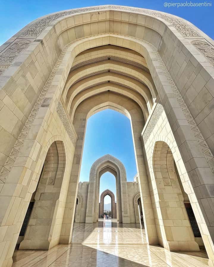 Muscat City Tour and life with Omani Guy ( luxury car). - Bait Al Zubair Museum adds social detail