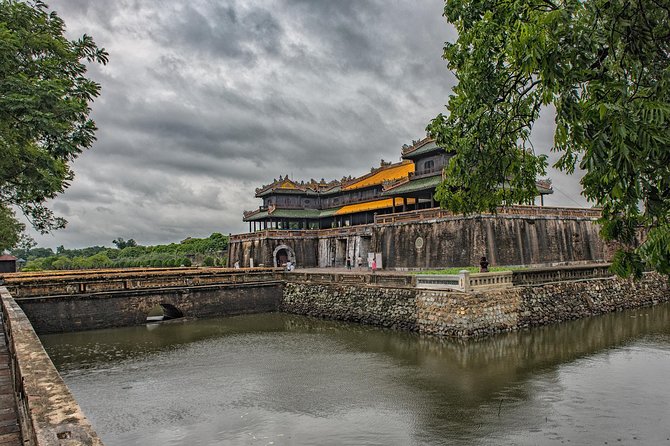 My Way Travel - Luxury Tailormade tour to Indochina - Day 3: Halong Bay and an Overnight Cruise