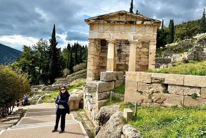 Mystical Delphi & Hosios Loukas Byzantine Wonder Luxury Day Tour - Arachova and the Mount Parnassus pause