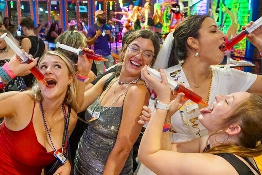 Nashville: Exclusive Entry and Special Offers VIP Bar Crawl - Live music and the changing bar atmosphere
