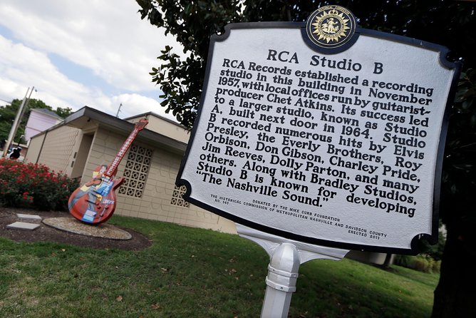 Nashville VIP Style Private Tour with Local Singer-Songwriter - 12th Avenue South, Draper James, and the Angel mural