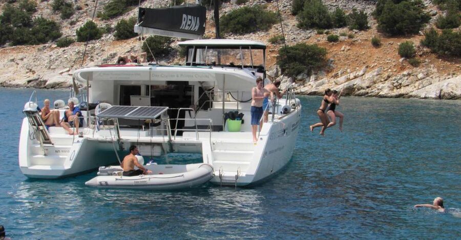 Naxos: Luxury Catamaran Day Trip with Lunch and Drinks - A Flexible Route Along Naxos and Nearby Islands