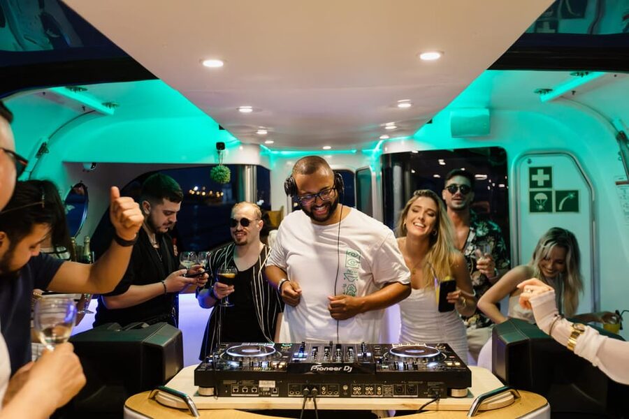 New Year’s Eve Luxury Boat – DJ, Buffet & Open Bar - Fireworks from the best possible angle