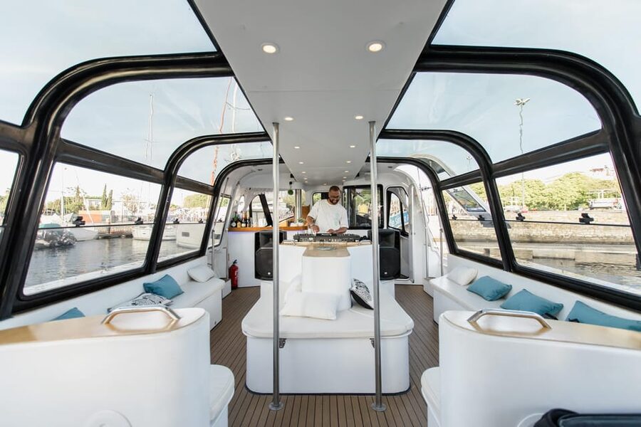 New Year’s Eve Luxury Boat – DJ, Buffet & Open Bar - Comfort in rain and winter weather
