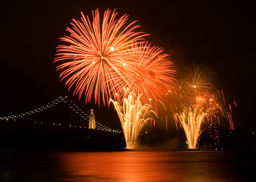 New Year’s Eve Luxury Boat – DJ, Buffet & Open Bar - What you see from the river after dark