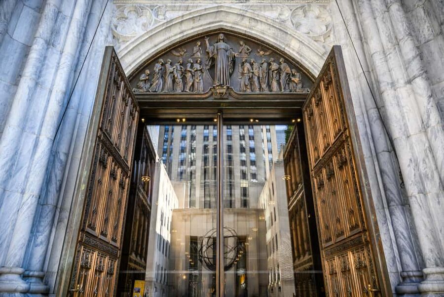 New York: VIP Guided Tour of St. Patrick's Cathedral - Practical details that shape the visit
