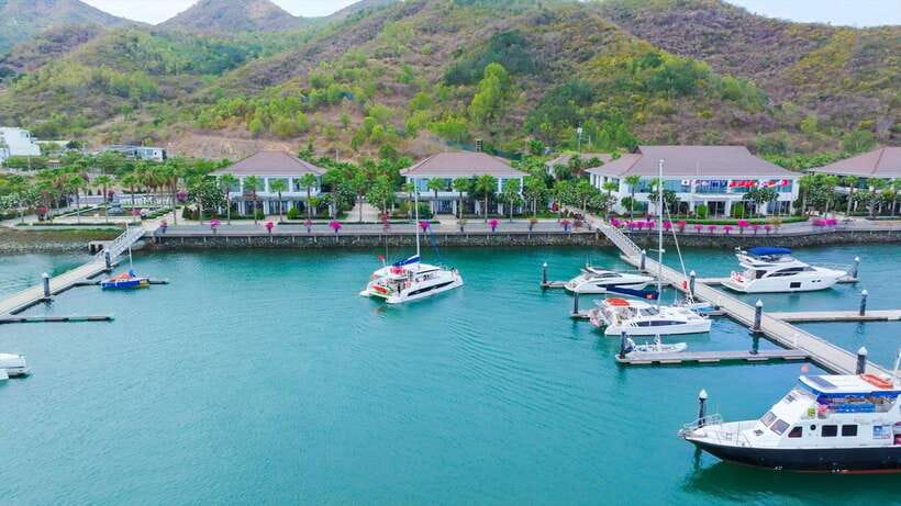Nha Trang: VIP YACHT TOUR ( BBQ, Water activities) - Sailing toward Ninh Van Bay