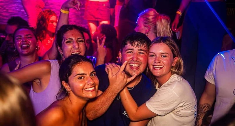 Nice: Bar/Pub Crawl with Free Shots and VIP Entry - First bars: easy introductions and drink discounts