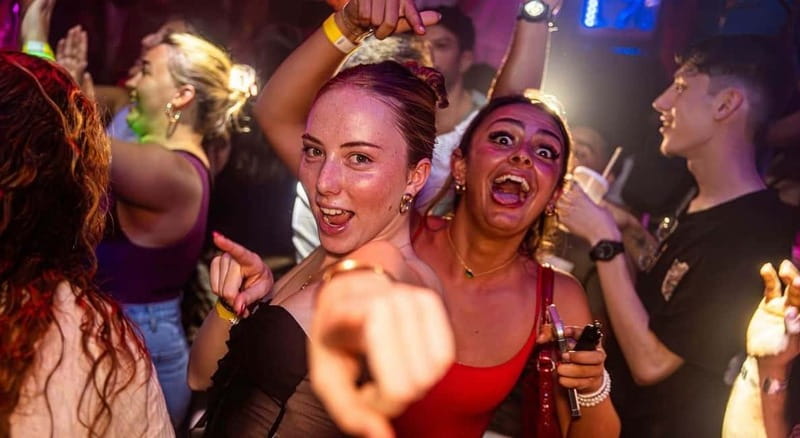 Nice: Bar/Pub Crawl with Free Shots and VIP Entry - The middle stops and the value of a wristband