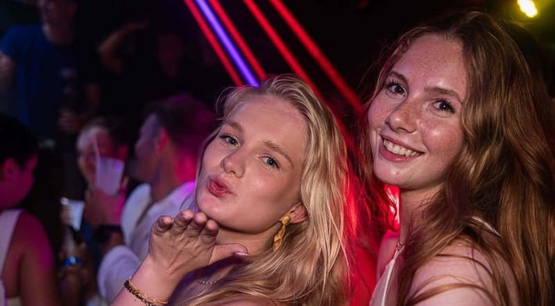 Nice: Bar/Pub Crawl with Free Shots and VIP Entry - Safety, comfort, and pacing