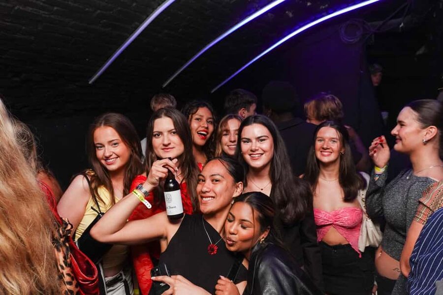 Nice: Orange Bar Crawl with 5 Free Shots & VIP Club Entry - Languages, age limits, and practical limits