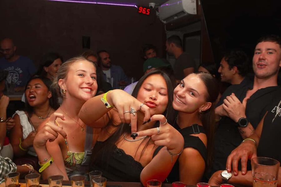 Nice: Orange Bar Crawl with 5 Free Shots & VIP Club Entry - Who should choose Nice Orange Bar Crawl?