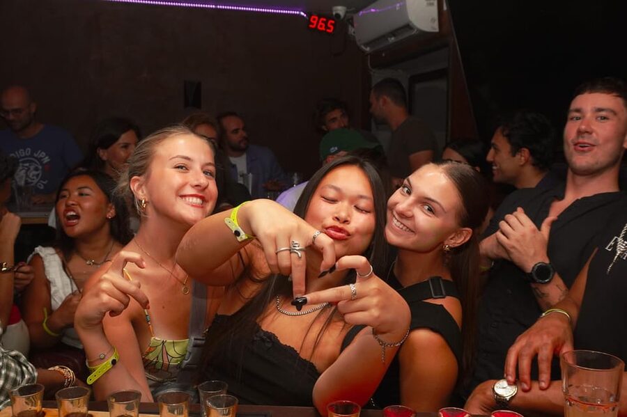 Nice: Orange Bar Crawl with 5 Free Shots & VIP Club Entry - Stop one: games before the first drinks
