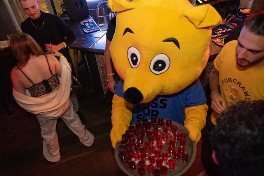 Nice: Orange Bar Crawl with 5 Free Shots & VIP Club Entry - Stop two: meeting the international group