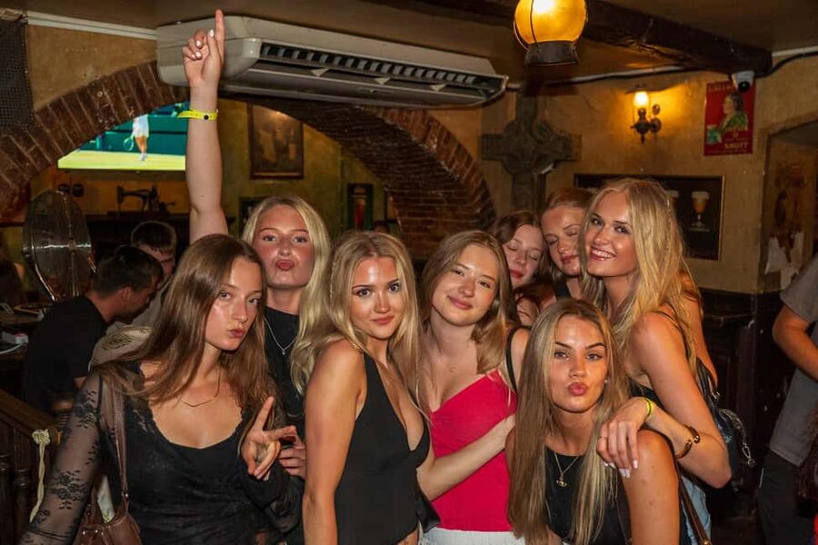 Nice: Orange Bar Crawl with 5 Free Shots & VIP Club Entry - Stop three: drink deals and competitive challenges