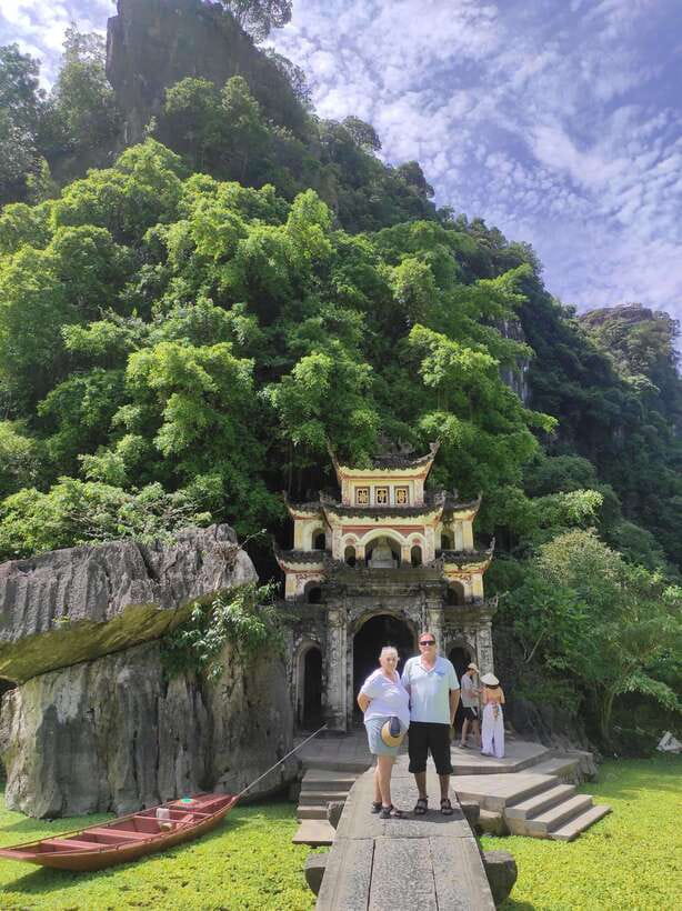 Ninh Binh Luxury Day Tour - Small Group - All included - Leaving Hanoi in a 12-person limousine