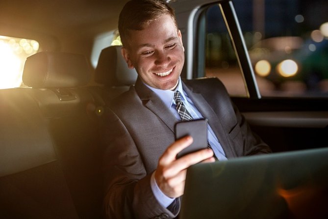 Nottinghamshire to London Heathrow Airport (LHR) Luxury Transfers - Booking communication and airport timing