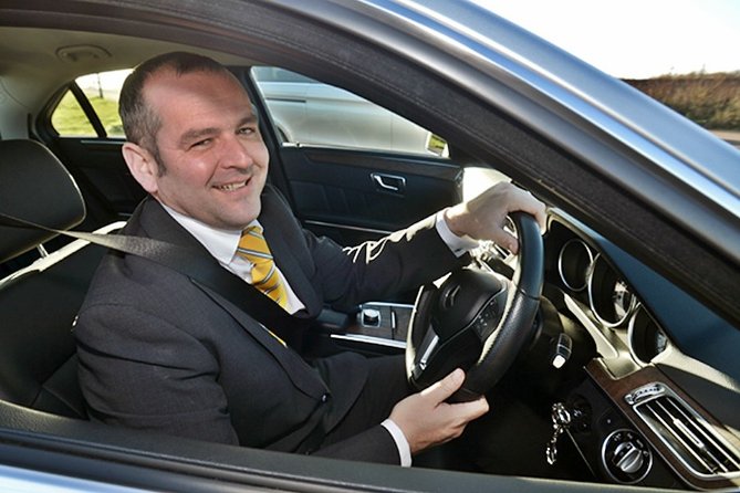 Nottinghamshire to London Heathrow Airport (LHR) Luxury Transfers - Who should book this service