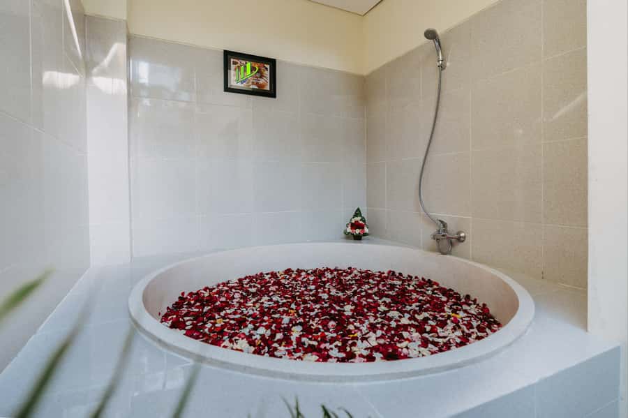 Nusa Dua: Luxury Balinese Massage with Hotel Transfers - Booking tips for a smoother visit