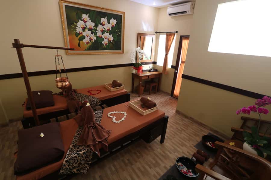 Nusa Dua: Luxury Balinese Massage with Hotel Transfers - Local female therapists and the feel of the service