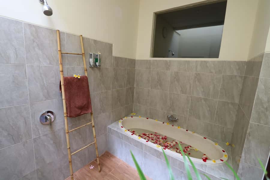 Nusa Dua: Luxury Balinese Massage with Hotel Transfers - Shower and spa facilities after the treatment