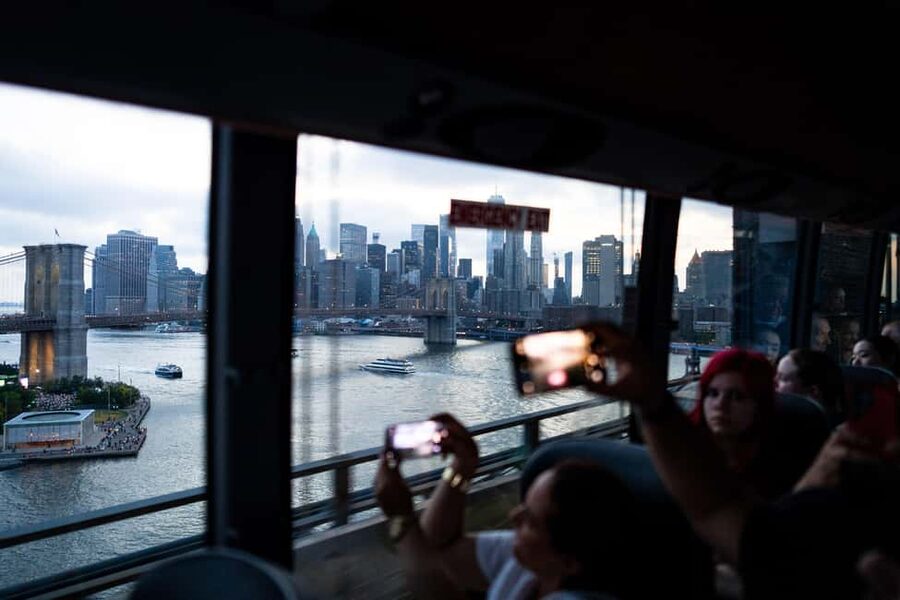 NYC at Night: 3-Hour Luxury Bus Tour of Top Highlights - Key points at a glance