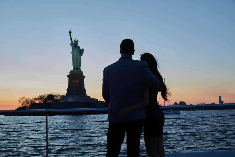 NYC: City Cruises Luxury Brunch, Lunch or Dinner Cruise - Food, service, and the dining experience